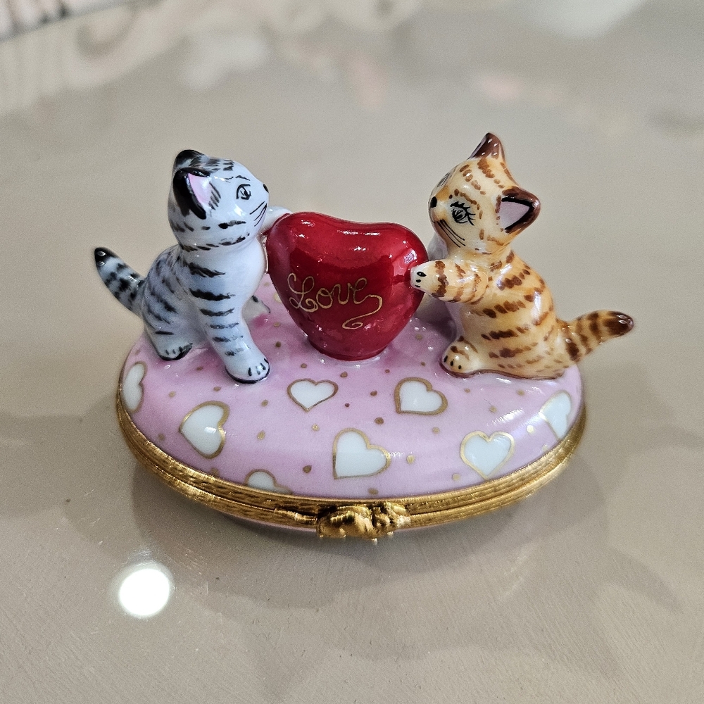 LIMOGES FRANCE Love Kitten Trinket Box